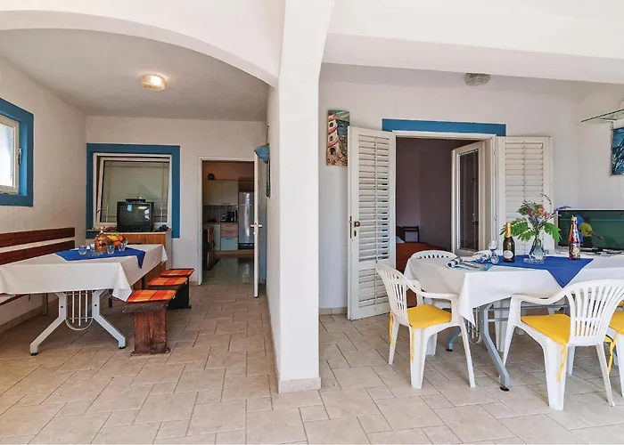 アパート 2 Bedroom Amazing In スヴェティ・ペタル