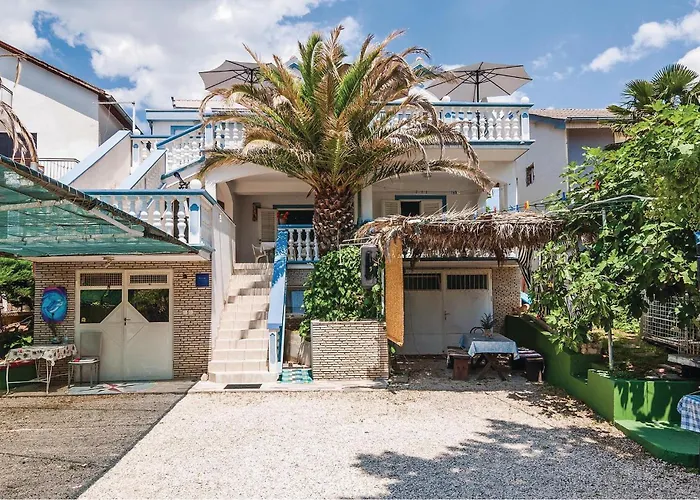 2 Bedroom Amazing In アパート スヴェティ・ペタル